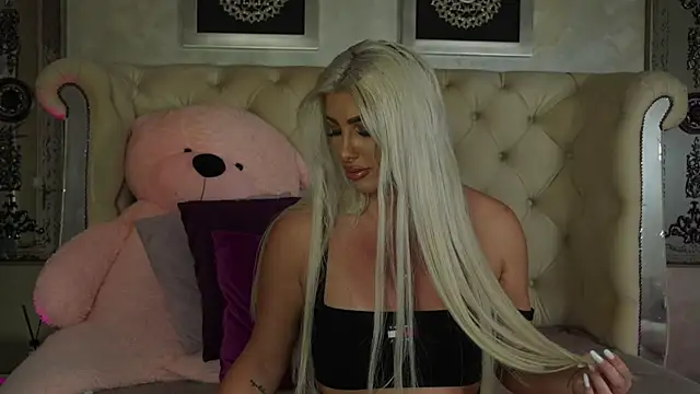 Snapshot of Squirt_Tanya chatting on 06.16.26 Squirt Tanya online show from 06.16.26