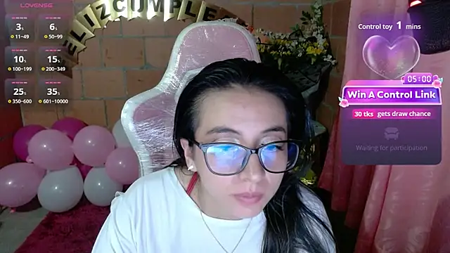 Snapshot of Maggie_Fox3 chatting on 06.05.26 Maggie Fox3 online show from 06.05.26