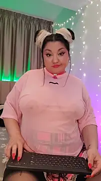 Larissa K online show from 12.17.25