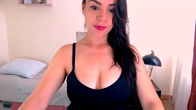 Snapshot of LATINGODDESS_X chatting on 05.04.26 LATINGODDESS X online show from 05.04.26