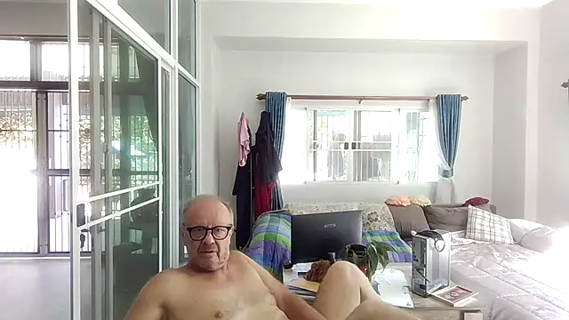 Snapshot of 58klaus chatting on 12.15.25 58klaus online show from 12.15.25