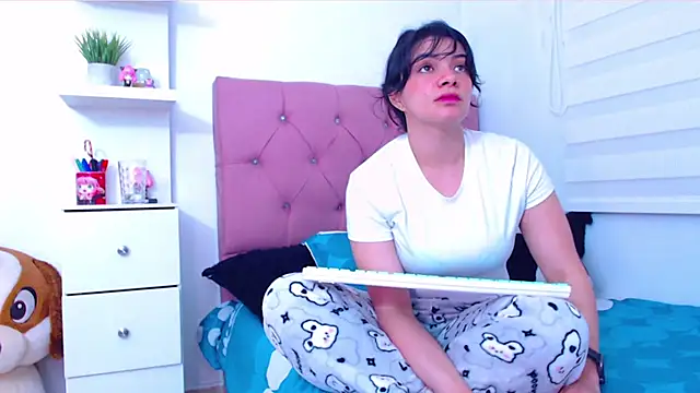 Vannessa  Shy online show from 09.22.25