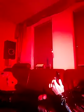 Snapshot of Crystalbitchx chatting on 01.04.25 Crystalbitchx online show from 01.04.25