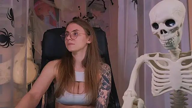  AnnaStark  online show from 10.31.25