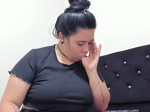 Snapshot of emely_garcia chatting on 03.13.25 emely garcia online show from 03.13.25