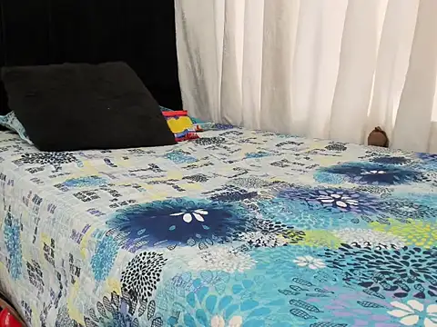 Snapshot of emely_garcia chatting on 10.11.25 emely garcia online show from 10.11.25