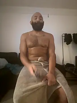 Snapshot of Roguecut82 chatting on 09.17.25 Roguecut82 online show from 09.17.25