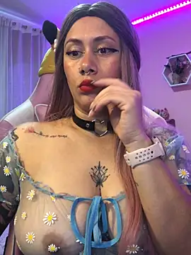Snapshot of Luna_Paris_ chatting on 03.04.25 Luna Paris online show from 03.04.25
