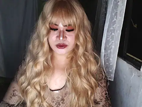 Snapshot of Hugeladycockmarga chatting on 02.04.26 Hugeladycockmarga online show from 02.04.26