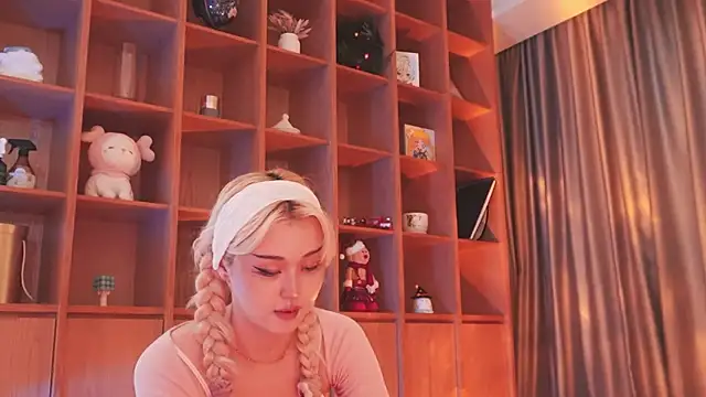 hyun chia online show from 11.25.25