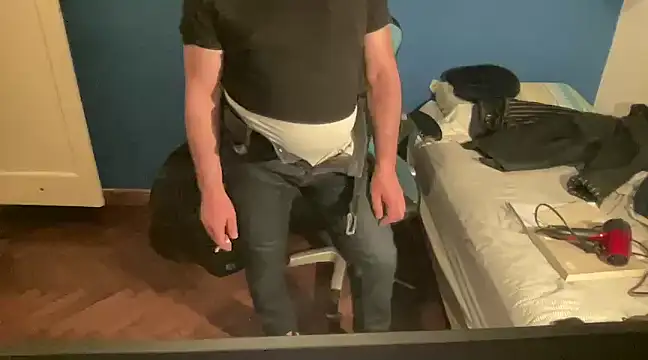 Snapshot of Fabrissi chatting on 12.12.24 Fabrissi online show from 12.12.24