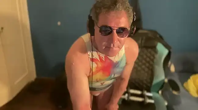 Snapshot of Fabrissi chatting on 01.28.25 Fabrissi online show from 01.28.25