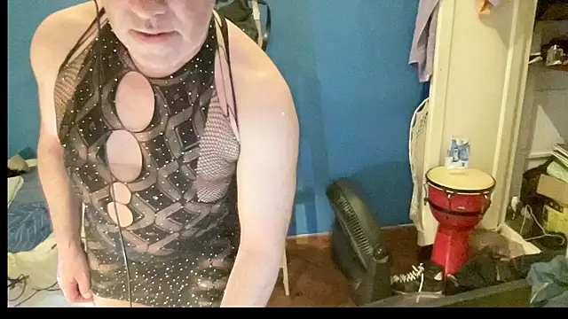 Snapshot of Fabrissi chatting on 03.18.25 Fabrissi online show from 03.18.25