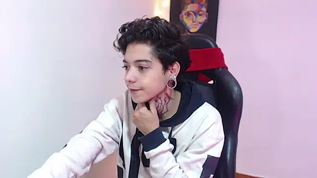 Snapshot of saad_man chatting on 12.18.24 saad man online show from 12.18.24