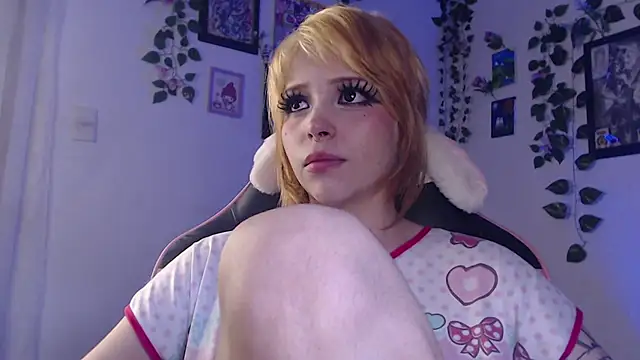 Snapshot of MaryJannes chatting on 12.24.24 MaryJannes online show from 12.24.24