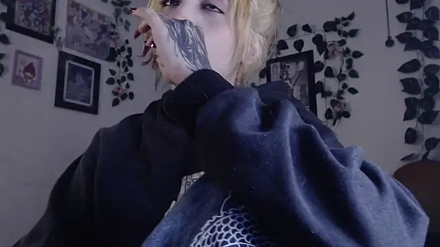 Snapshot of MaryJannes chatting on 01.03.25 MaryJannes online show from 01.03.25