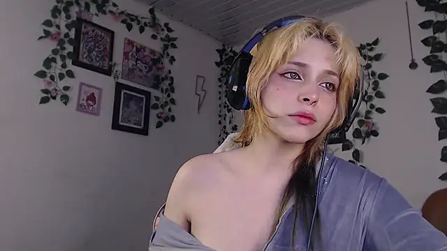 Snapshot of MaryJannes chatting on 01.17.25 MaryJannes online show from 01.17.25