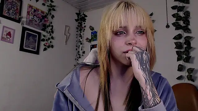 Snapshot of MaryJannes chatting on 01.17.25 MaryJannes online show from 01.17.25