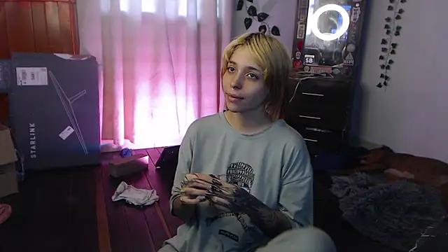 Snapshot of MaryJannes chatting on 02.07.25 MaryJannes online show from 02.07.25