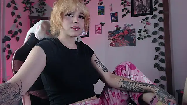 Snapshot of MaryJannes chatting on 02.09.25 MaryJannes online show from 02.09.25