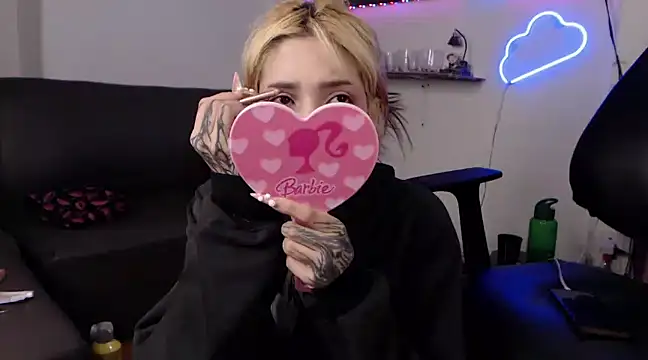 Snapshot of MaryJannes chatting on 03.06.25 MaryJannes online show from 03.06.25