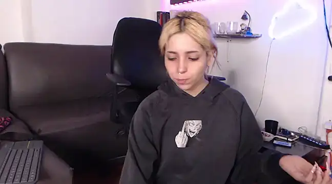 Snapshot of MaryJannes chatting on 03.07.25 MaryJannes online show from 03.07.25