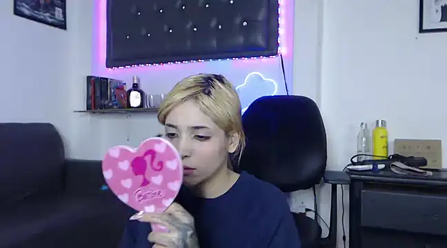 Snapshot of MaryJannes chatting on 03.13.25 MaryJannes online show from 03.13.25