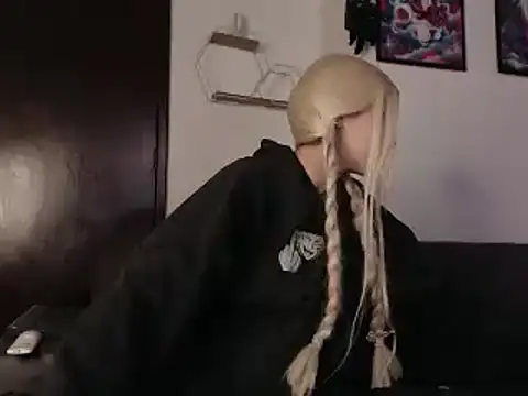 Snapshot of MaryJannes chatting on 03.15.25 MaryJannes online show from 03.15.25