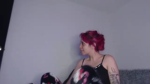 Snapshot of MaryJannes chatting on 10.13.25 MaryJannes online show from 10.13.25