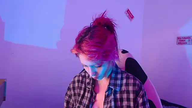 Snapshot of MaryJannes chatting on 10.28.25 MaryJannes online show from 10.28.25