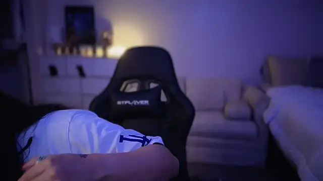 drizzypeach602 online show from 02.19.25