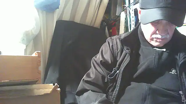 nonnomaturobisex online show from 10.21.25