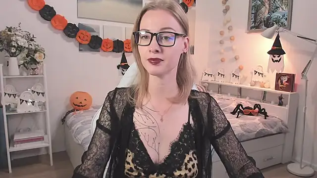 MissRightX online show from 10.28.25