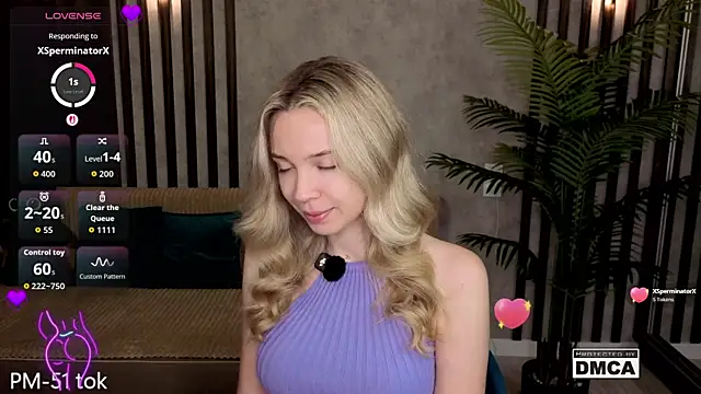Snapshot of Holl1Would chatting on 07.20.26 Holl1Would online show from 07.20.26