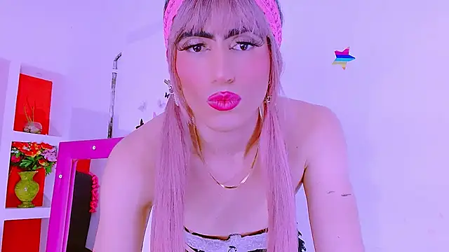 Snapshot of priscilahotker chatting on 02.12.25 priscilahotker online show from 02.12.25