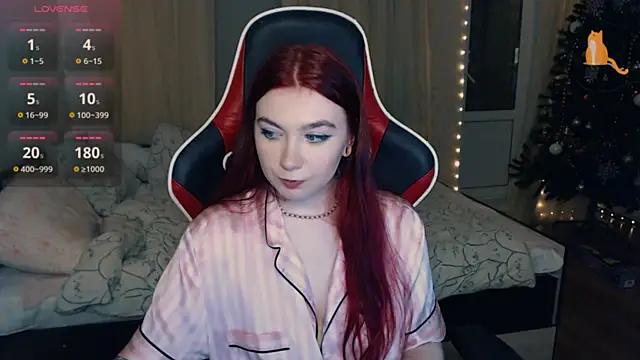 Snapshot of Cute_lina chatting on 12.25.24 Cute lina online show from 12.25.24