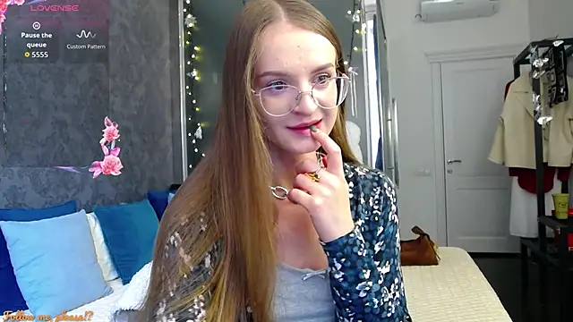 KateJonson online show from 10.11.25