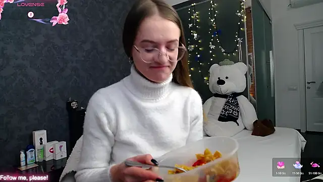 KateJonson online show from 11.21.25