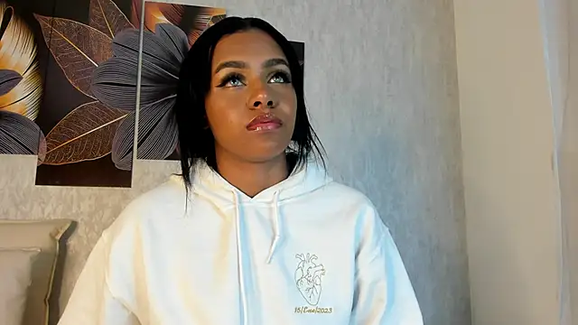 Snapshot of Emma_Morgann chatting on 12.20.24 Emma Morgann online show from 12.20.24