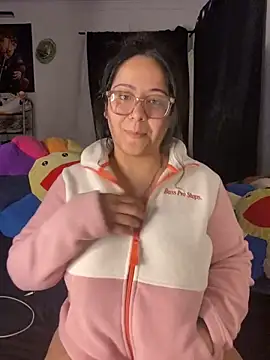 Snapshot of MsConejitaa chatting on 12.17.24 MsConejitaa online show from 12.17.24