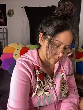 Snapshot of MsConejitaa chatting on 12.23.24 MsConejitaa online show from 12.23.24