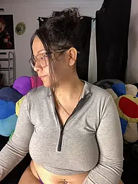 Snapshot of MsConejitaa chatting on 12.24.24 MsConejitaa online show from 12.24.24