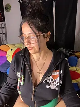 Snapshot of MsConejitaa chatting on 12.28.24 MsConejitaa online show from 12.28.24