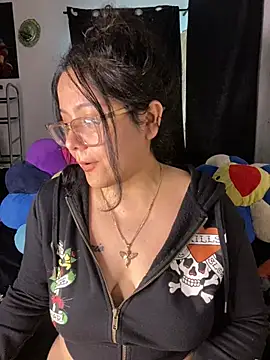 Snapshot of MsConejitaa chatting on 12.28.24 MsConejitaa online show from 12.28.24