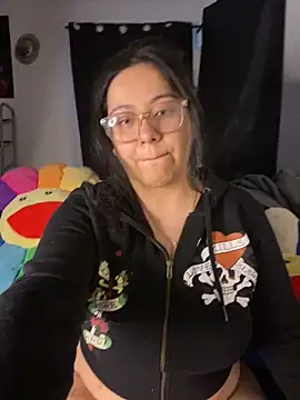 Snapshot of MsConejitaa chatting on 12.31.24 MsConejitaa online show from 12.31.24