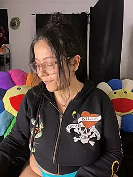 Snapshot of MsConejitaa chatting on 01.11.25 MsConejitaa online show from 01.11.25