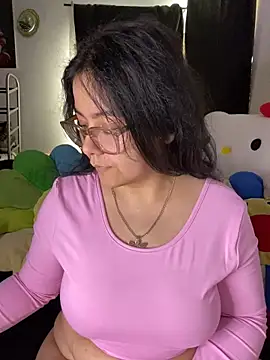 Snapshot of MsConejitaa chatting on 02.15.25 MsConejitaa online show from 02.15.25