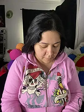 Snapshot of MsConejitaa chatting on 03.15.25 MsConejitaa online show from 03.15.25