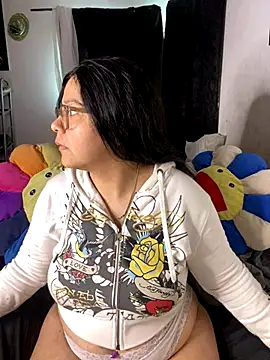 Snapshot of MsConejitaa chatting on 10.13.25 MsConejitaa online show from 10.13.25