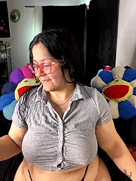 Snapshot of MsConejitaa chatting on 10.18.25 MsConejitaa online show from 10.18.25